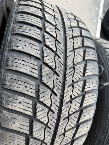 2 pneus d hiver 225/55r17 zeta en bon état