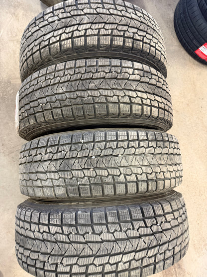 4 pneus d hiver 205/60r16 Yokohama a l etat neuf