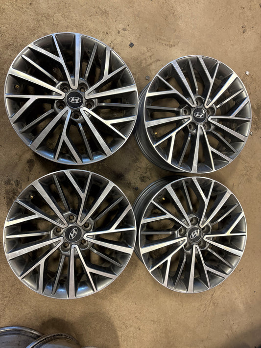 4 mags hyundai 18 pouces en parfaite etat