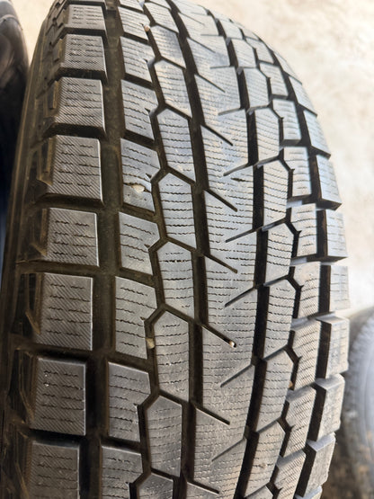 4 pneus d hiver 215/70r16 Yokohama a l etat neuf