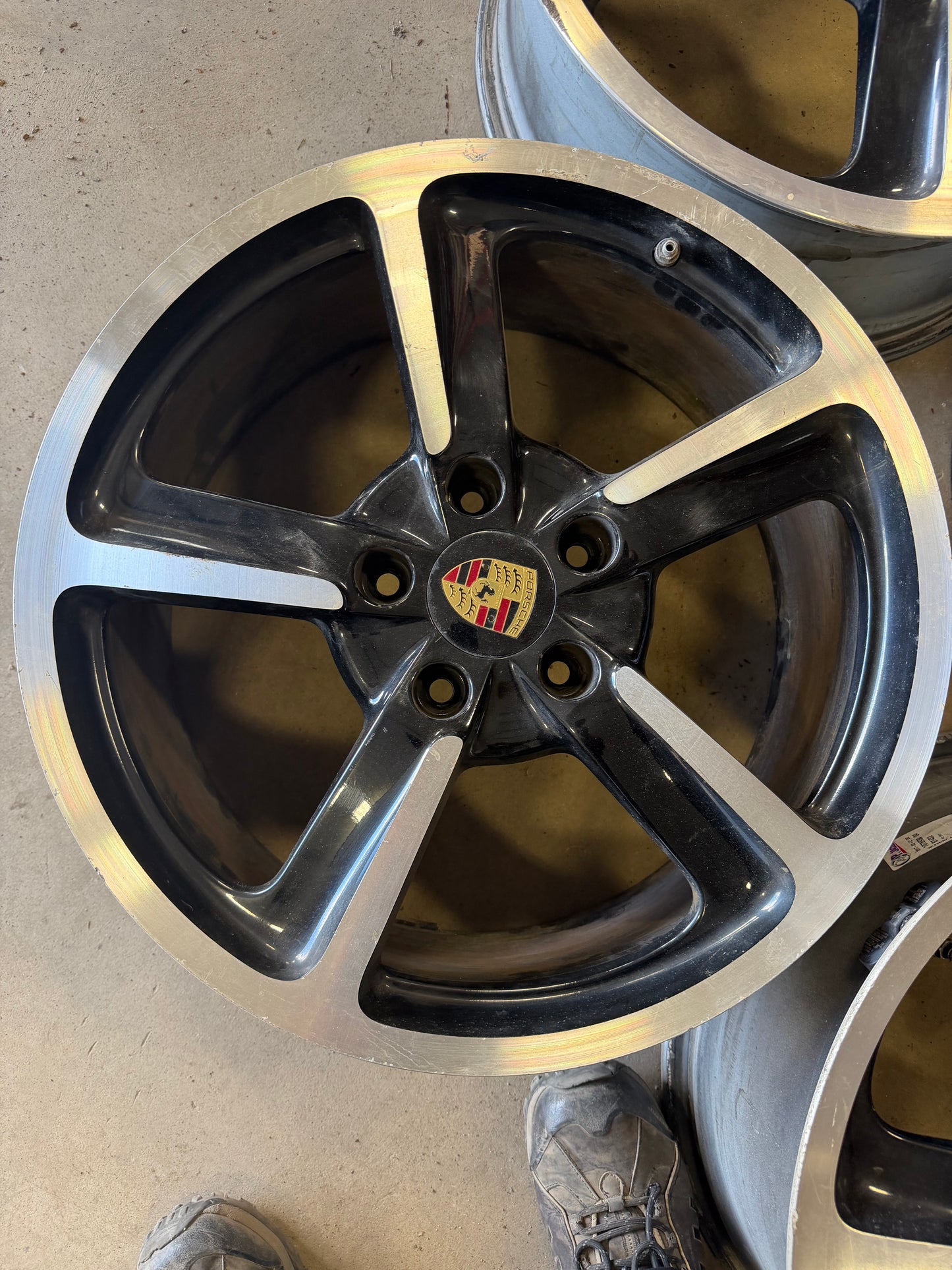 4 mags porsche 20 pouces 5x130 avec valves tpms