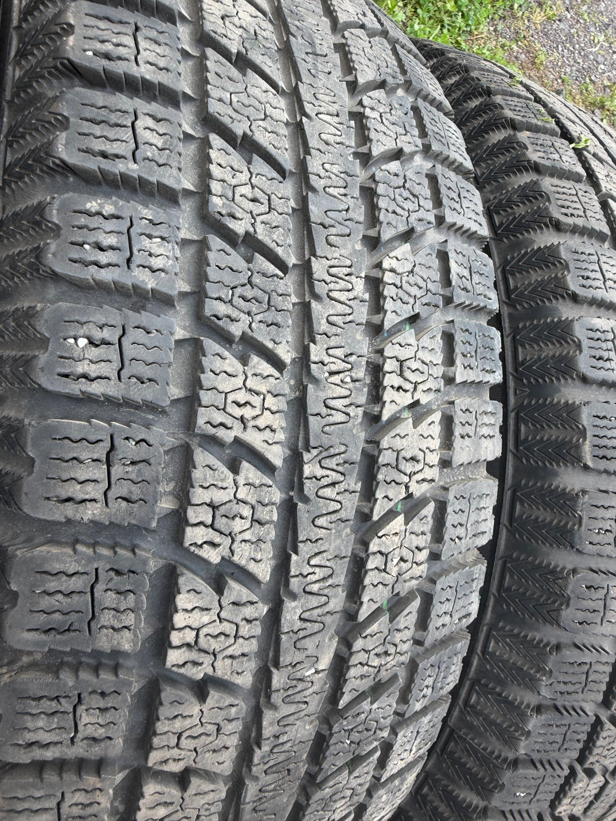 4 pneus d hiver 205/70r15 toyo en bon état
