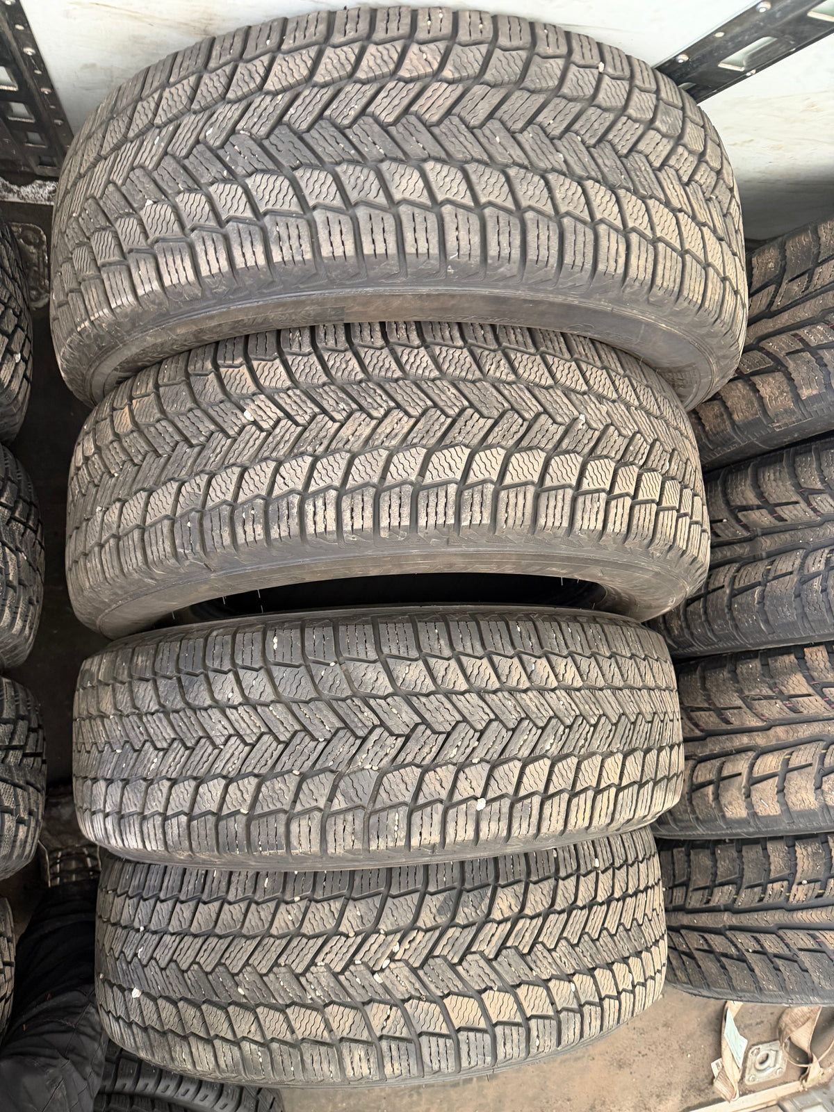 4 pneus d hiver 235/65r18 michelin a l état neuf