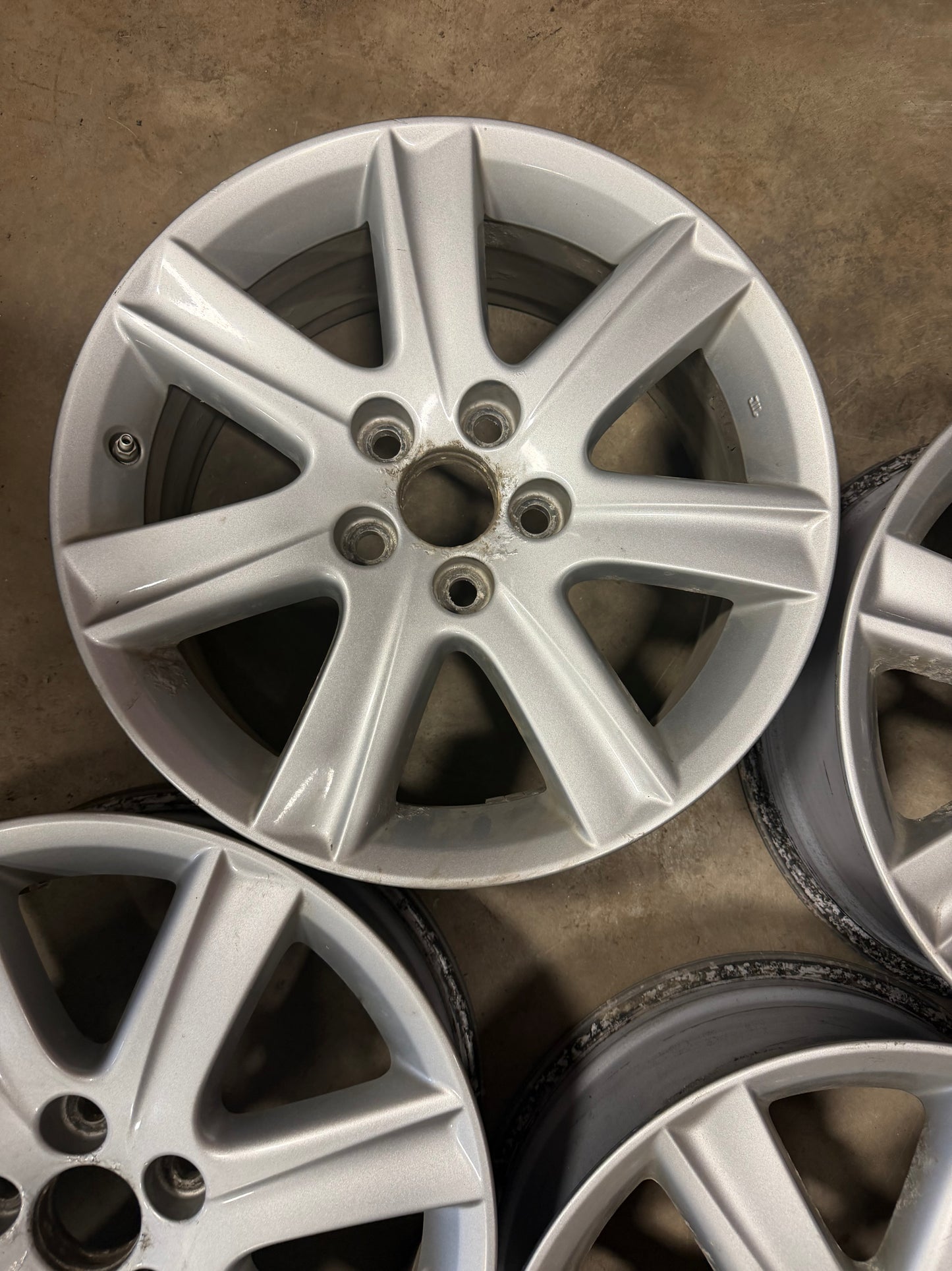 4 mags toyota 17 pouces 5x114.3