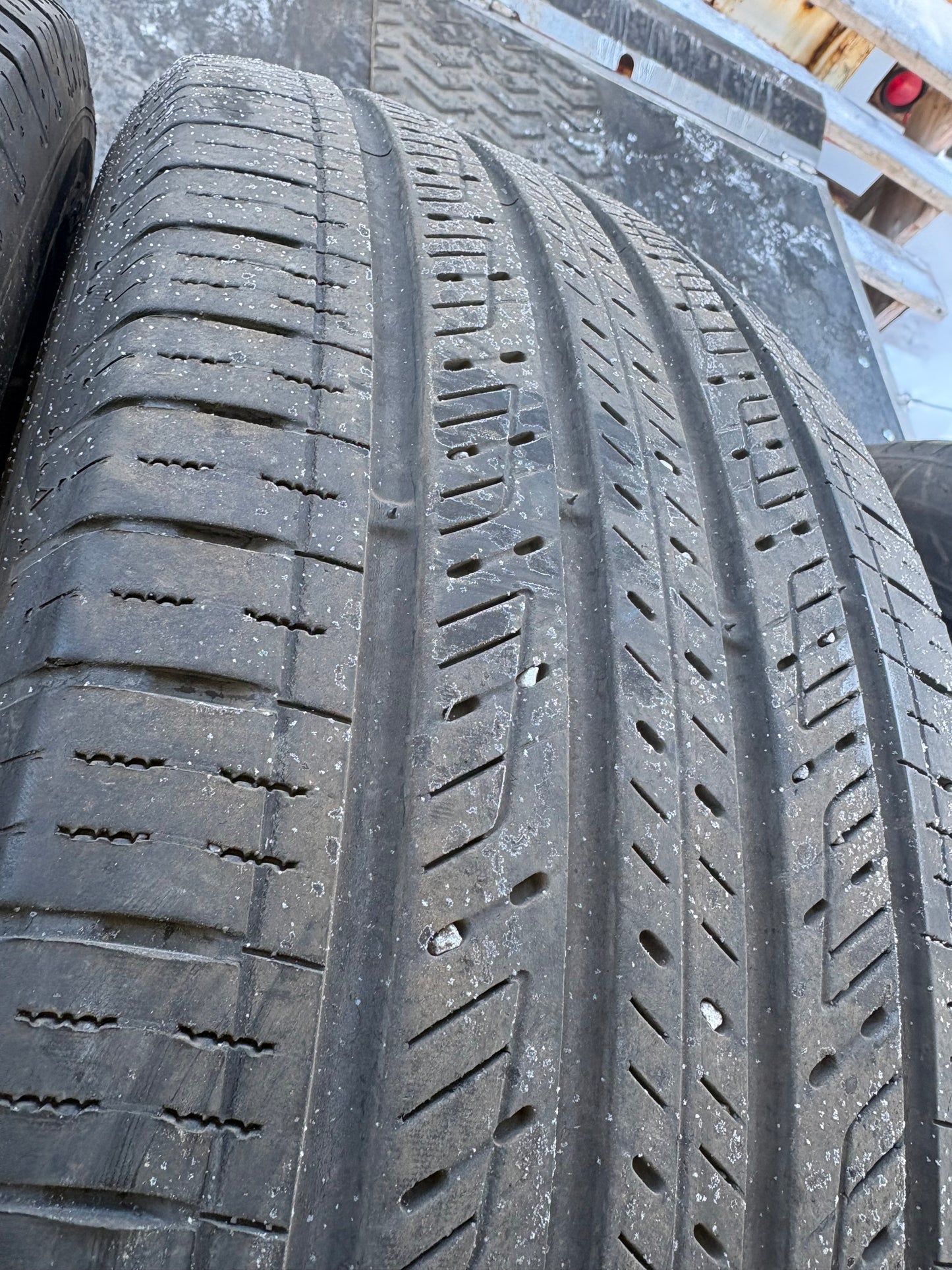 2 pneus d ete 255/60r19 kumho en bon etat