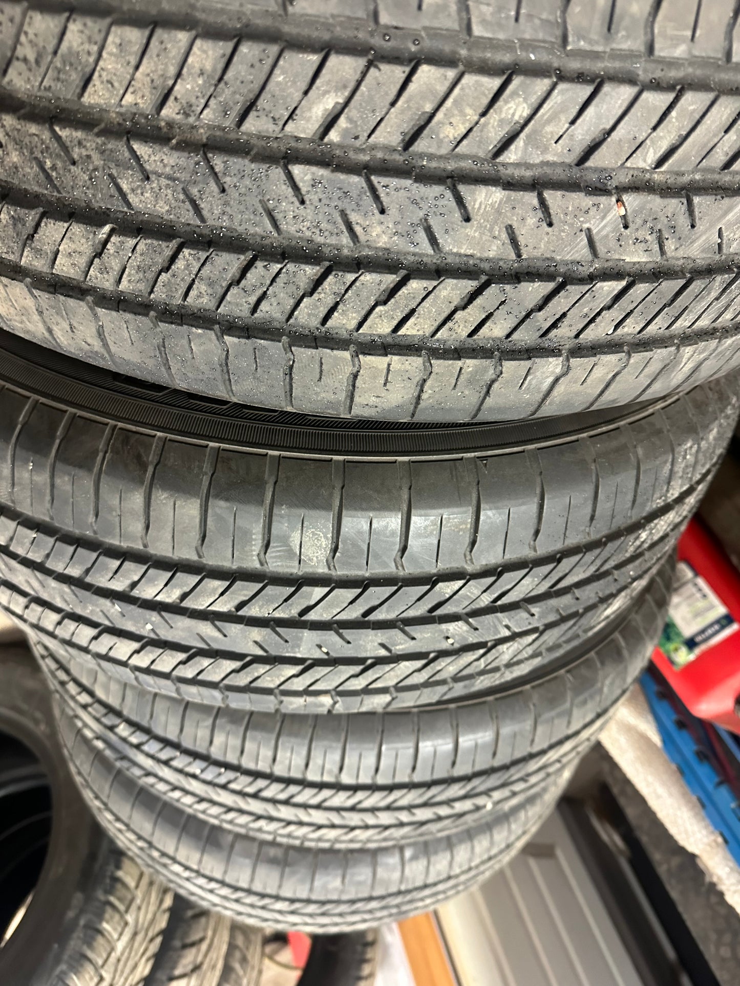 4 pneus d ete 225/60r17 Yokohama en tres bon etat