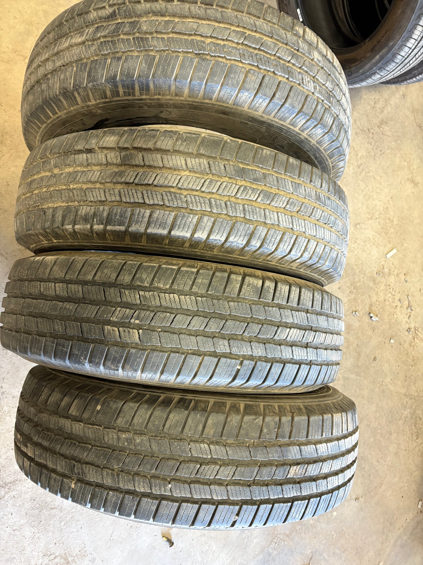 4 pneus d ete lt 235/85r16 michelin 10 plies a l etat neuf