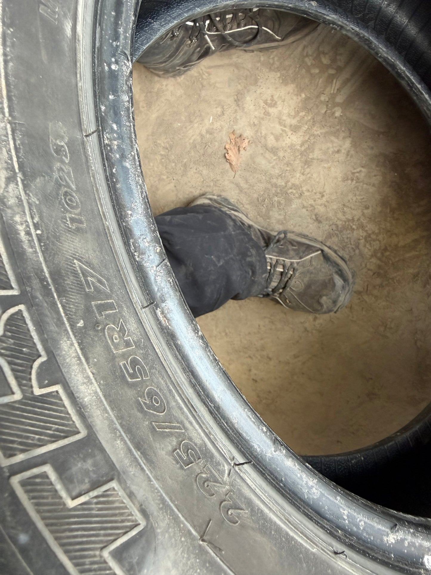 4 pneus d hiver 225/65r17 maxtrek en tres bon état