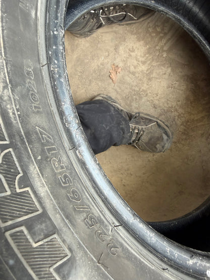 4 pneus d hiver 225/65r17 maxtrek en tres bon état