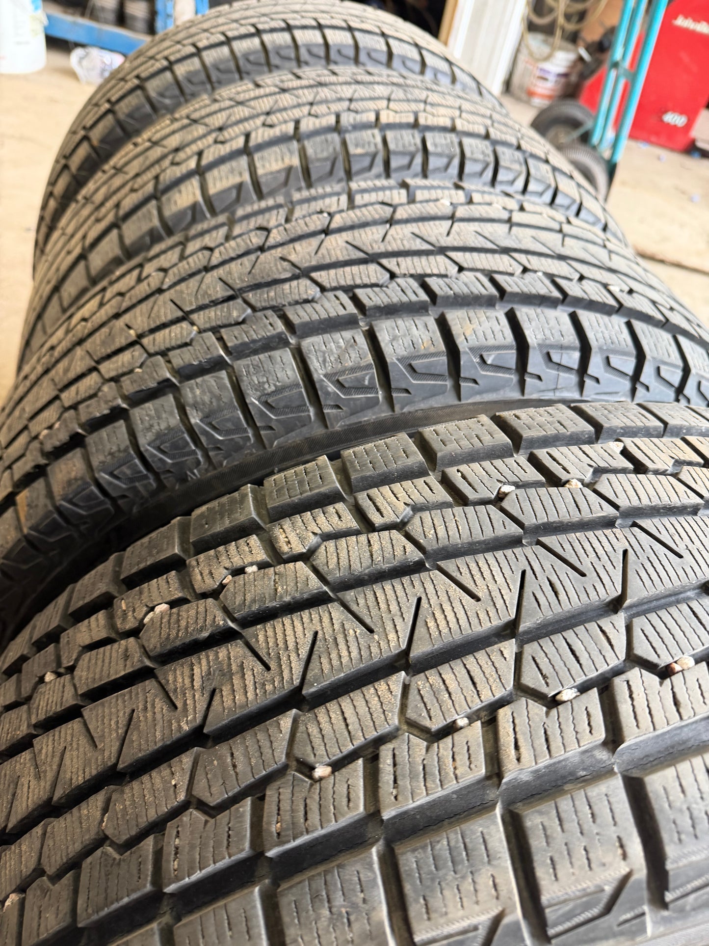 4 pneus d hiver 235/65r17 Yokohama a l etat neuf