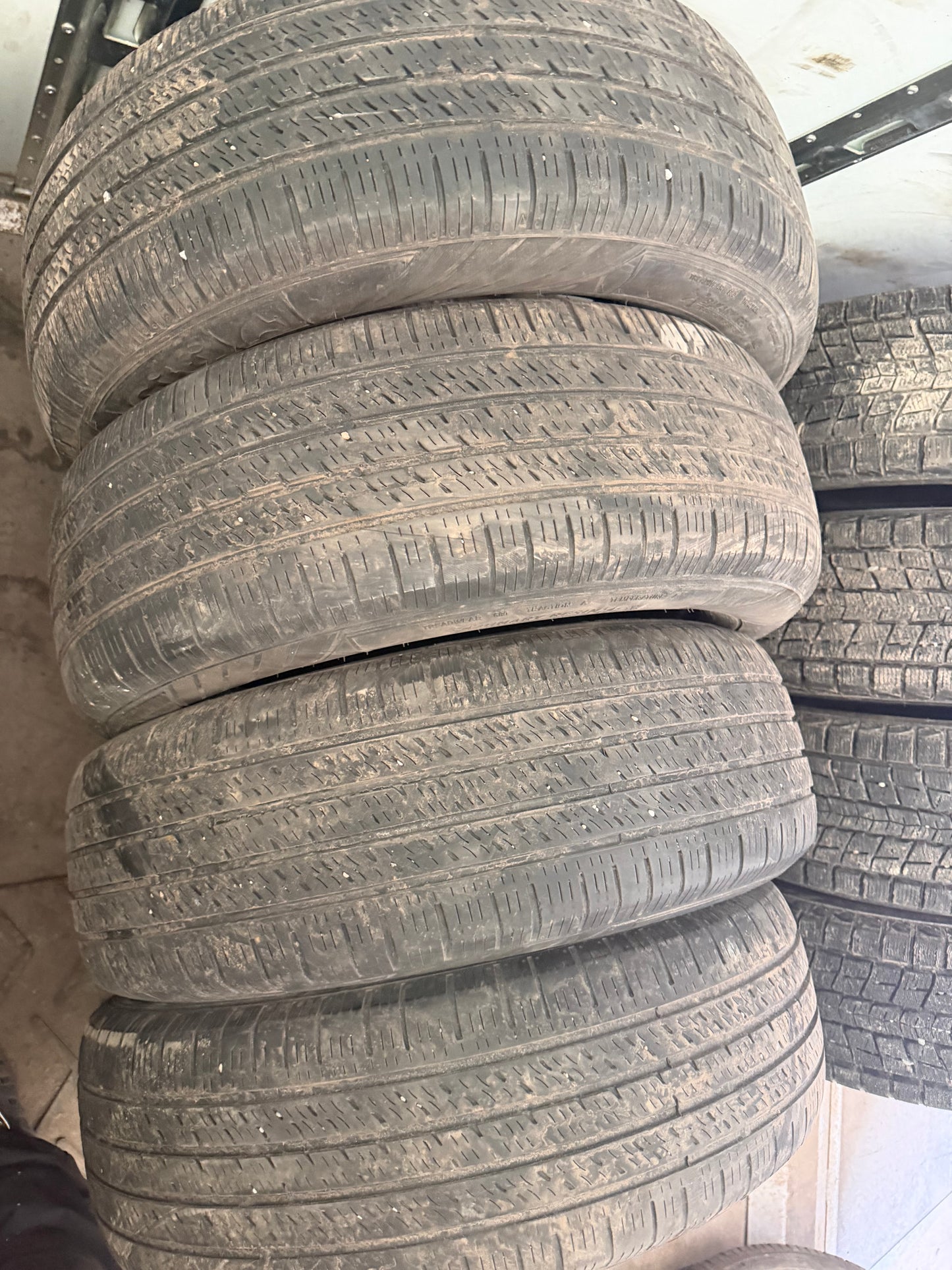 4 pneus d ete 215/65r17 giti