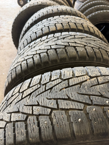 4 pneus d hiver 225/60r18 nokian a clous en tres bon etat