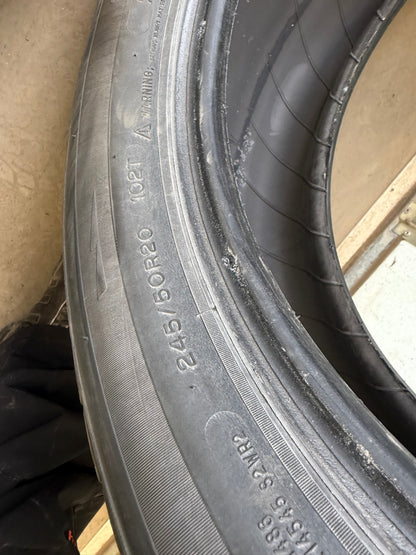 2 pneus d hiver 245/50r20 Michelin en bon état