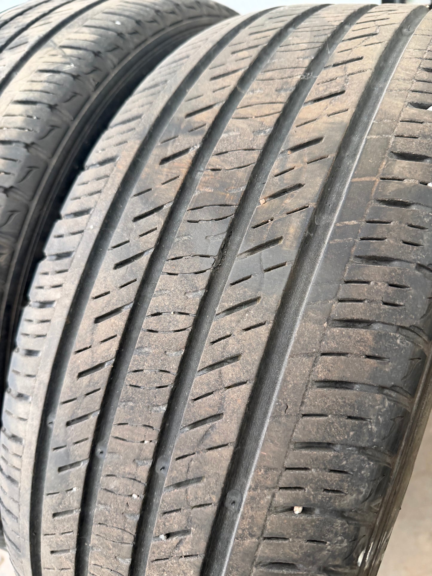 2 pneus d ete 225/60r17 kumho en bon état