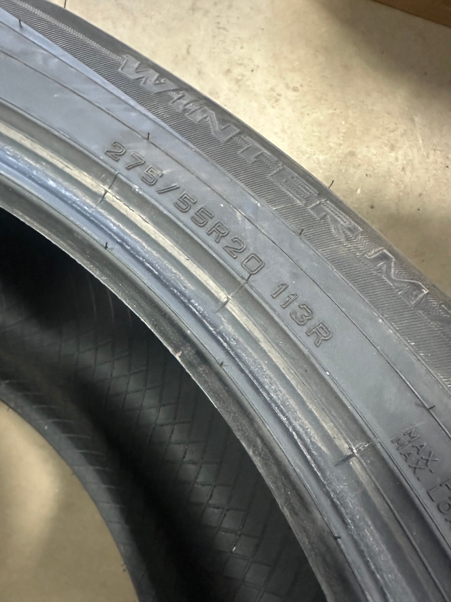4 pneus d hiver neufs 275/55r20 dunlop en liquidation