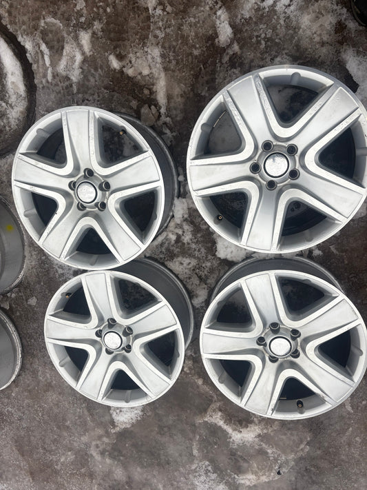 4 mags d origine Volkswagen 18 pouces 5x112 en tres bon etat