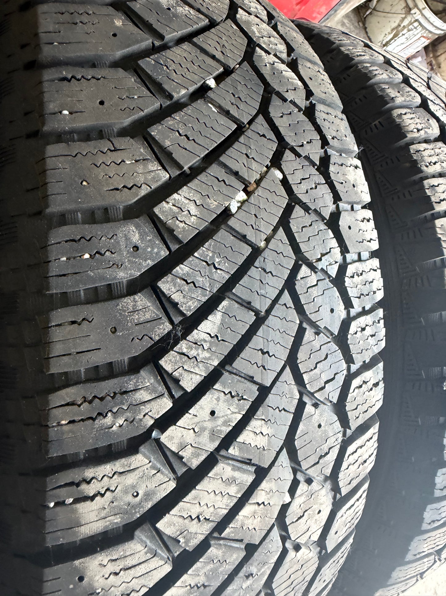 4 pneus d hiver 225/65r17 gislaved en tres bon etat
