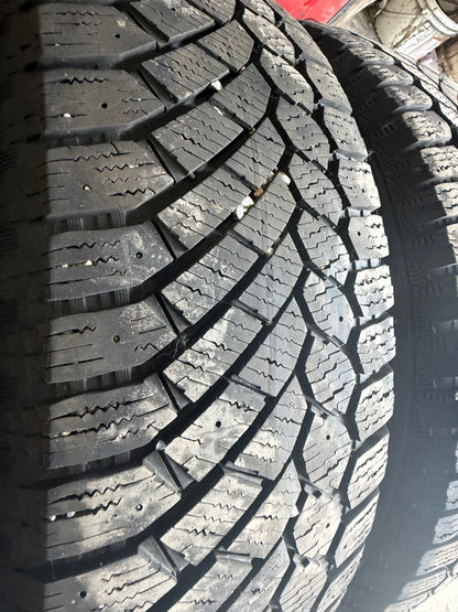 4 pneus d hiver 225/65r17 gislaved en tres bon etat