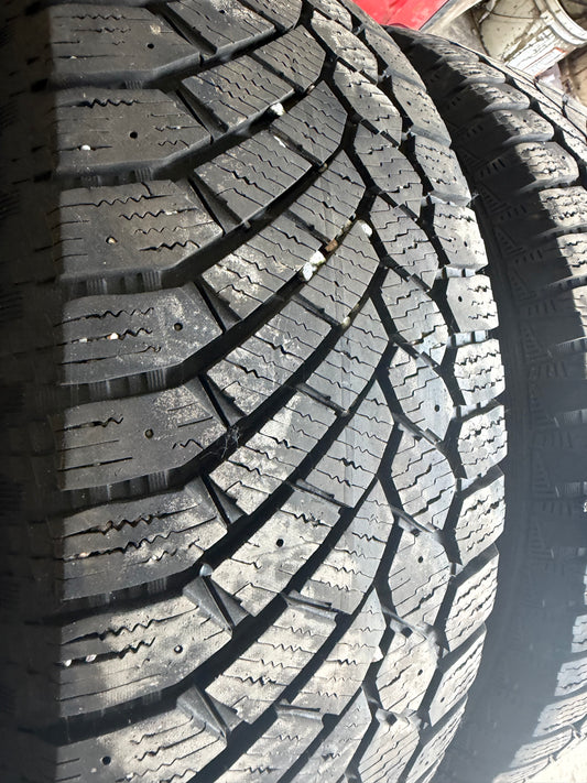 4 pneus d hiver 225/65r17 gislaved en tres bon etat