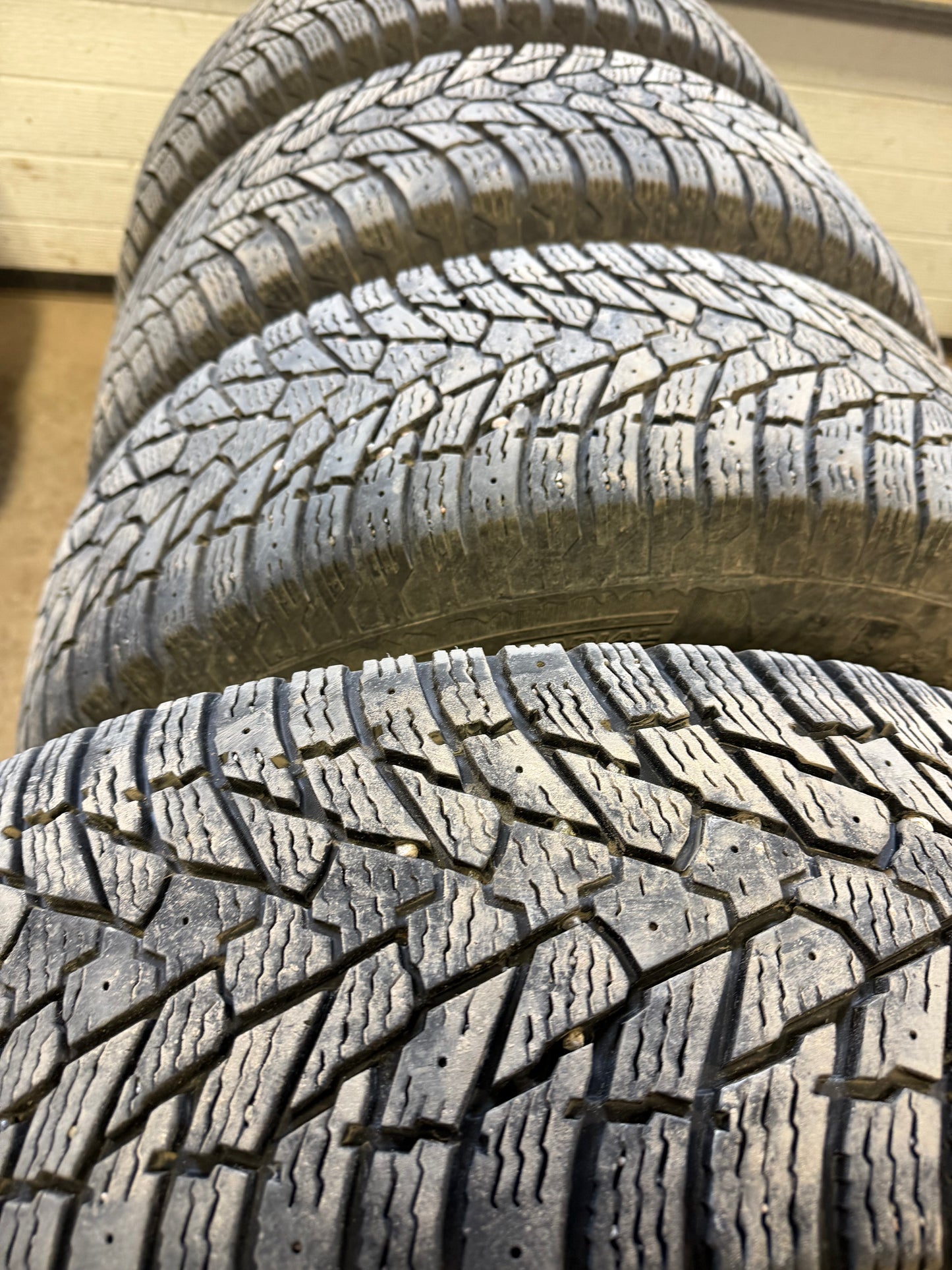 4 pneus d hiver 215/65r17 gt radial en bon état