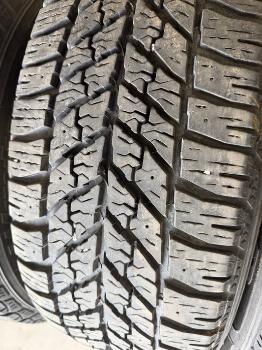 4 pneus d hiver 235/55r17 good year en tres bon etat