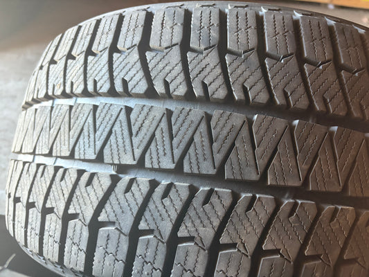 1 pneu d hiver 255/35r18 bridgestone a l etat neuf