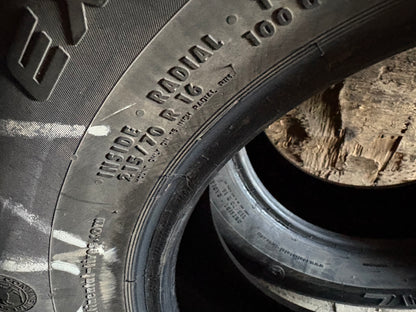 2 pneus d hiver 215/70r16 continental en bon état