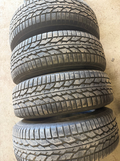 4 pneus d hiver 245/70r17 firestone en tres bon etat
