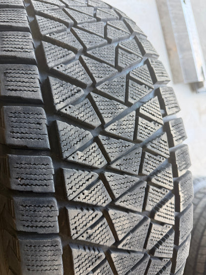 1 pneu d hiver 265/70r17 bridgestone en bon état