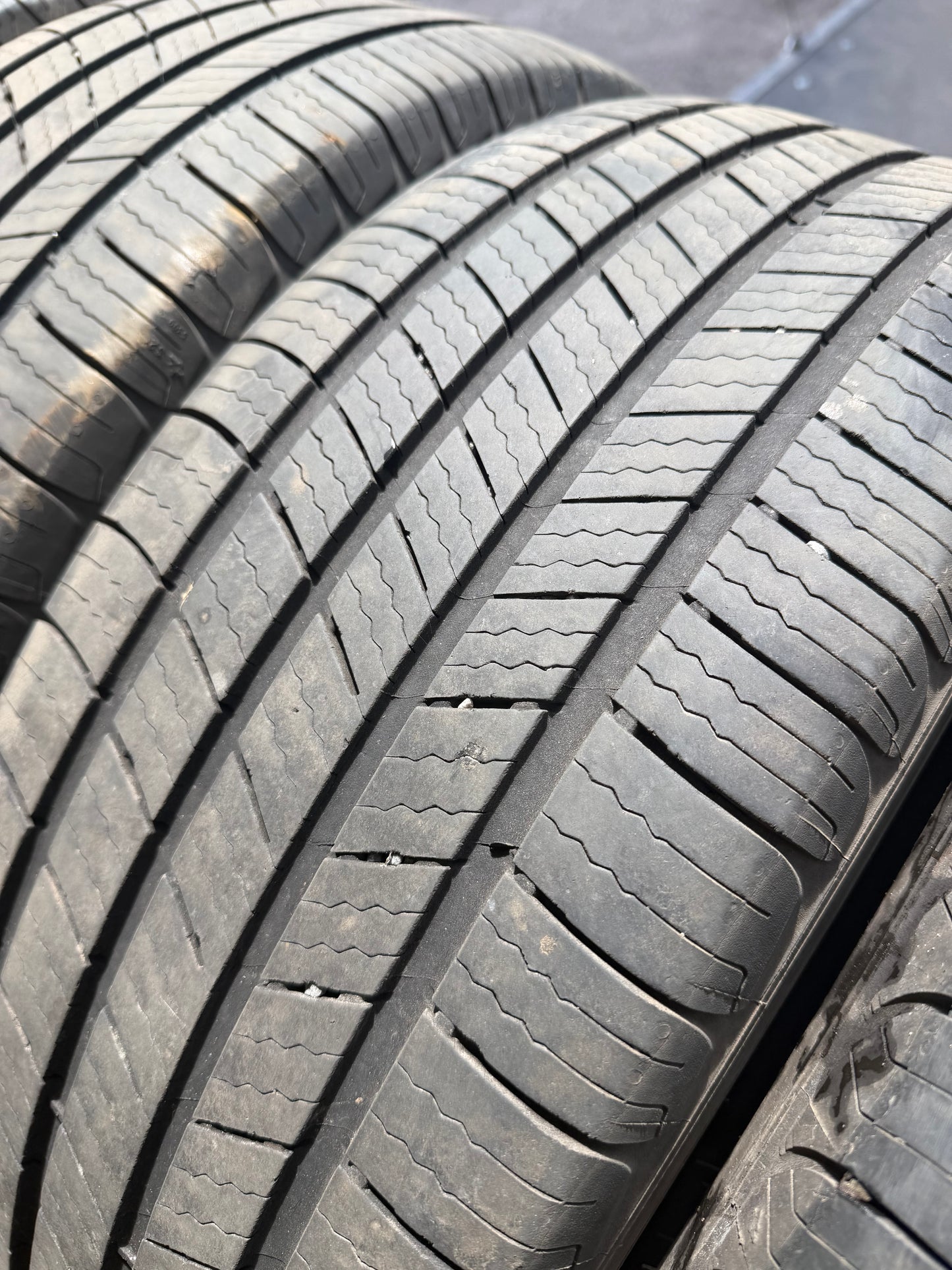 4 pneus d ete 215/55r17 michelin en tres bon état