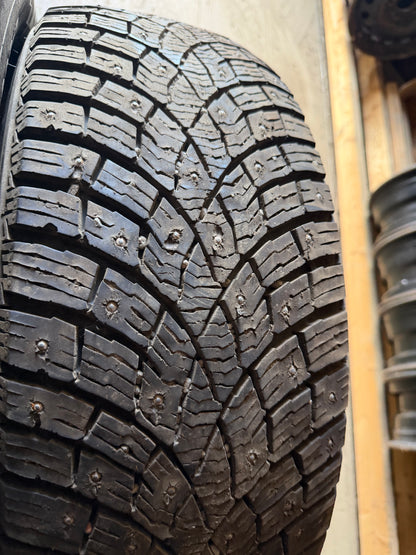 2 pneus d hiver 235/60r17 triangle à clous