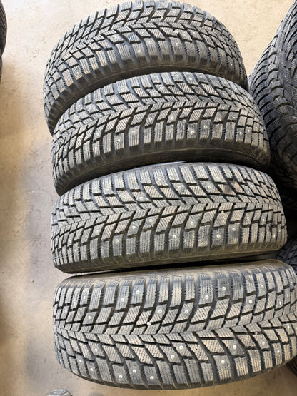 4 pneus d hiver 215/60r17 sailum a clous a l etat neuf