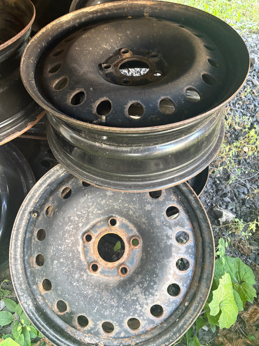 4 roues d acier 18 pouces 5x127 en bon état