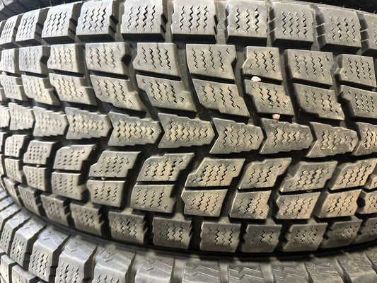 4 pneus d hiver 205/70r16 dunlop en bon etat