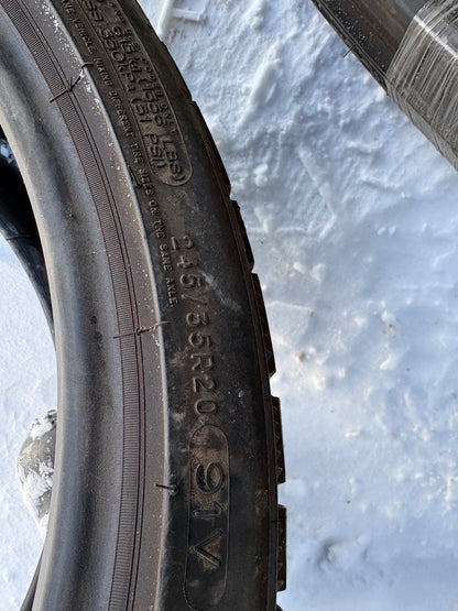 2 pneus d hiver 245/35r20 et 2 pneus 295/30r20 michelin a l état neuf