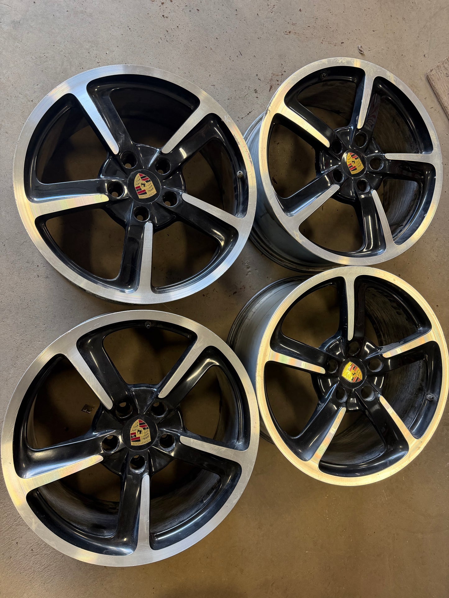 4 mags porsche 20 pouces 5x130 avec valves tpms