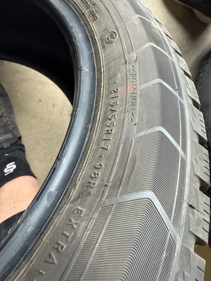 4 pneus d hiver 215/55r17 triangle en tres bon état