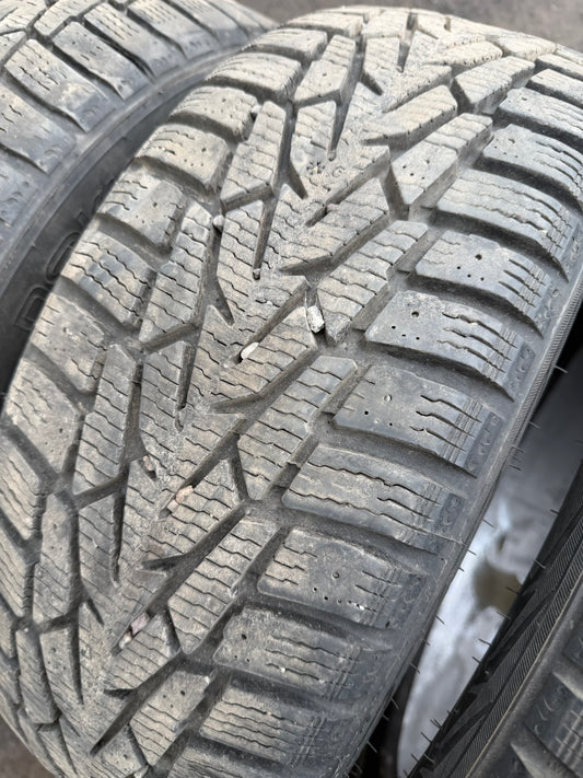 4 pneus d hiver 195/55r16 nokian en bon état