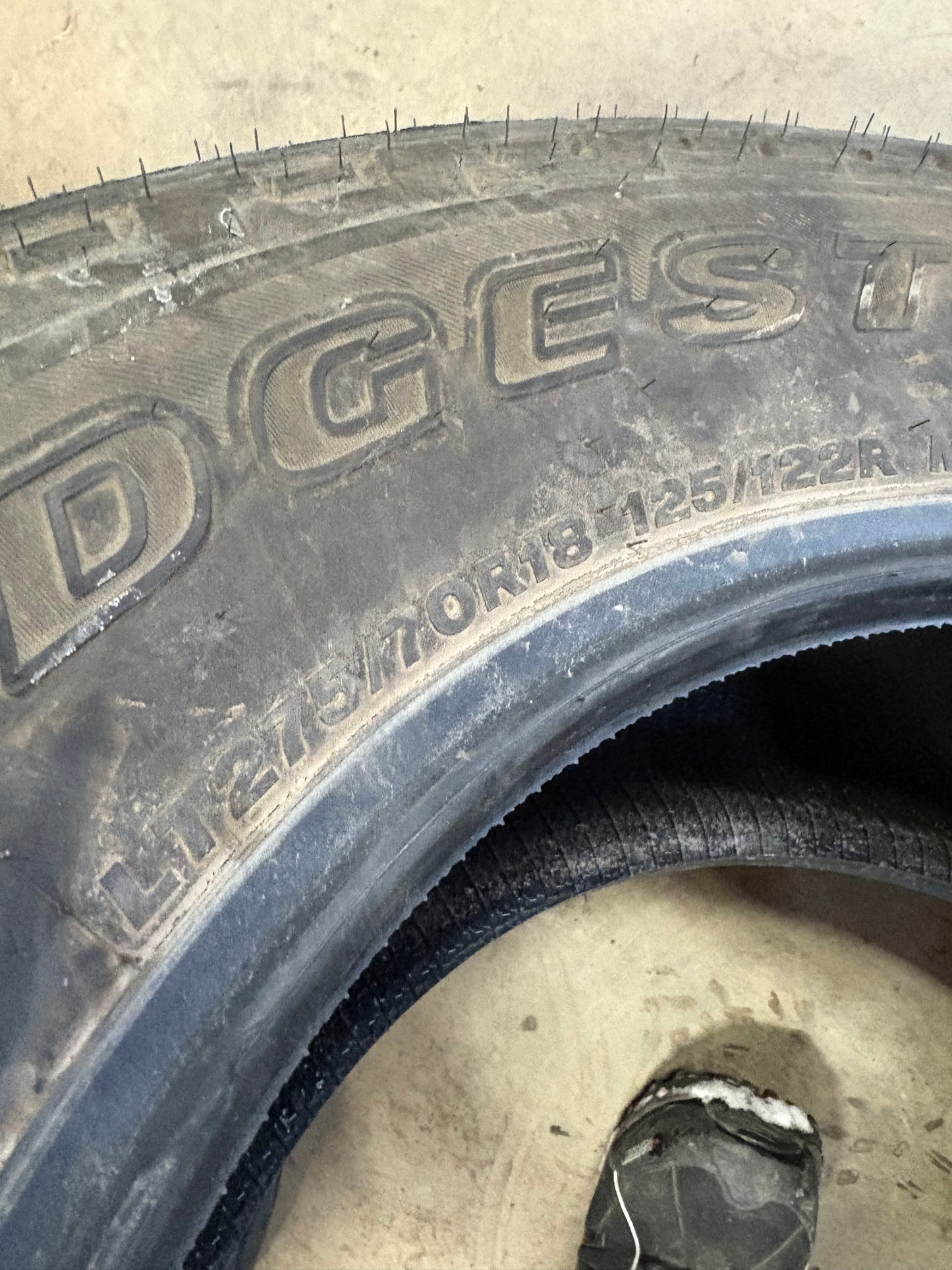 1 pneus d ete neuf lt 275/70r18 Bridgestone en liquidation