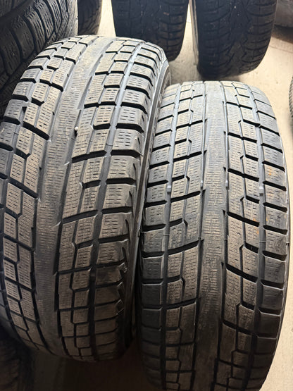 2 pneus d hiver 225/60r18 Yokohama en bon état