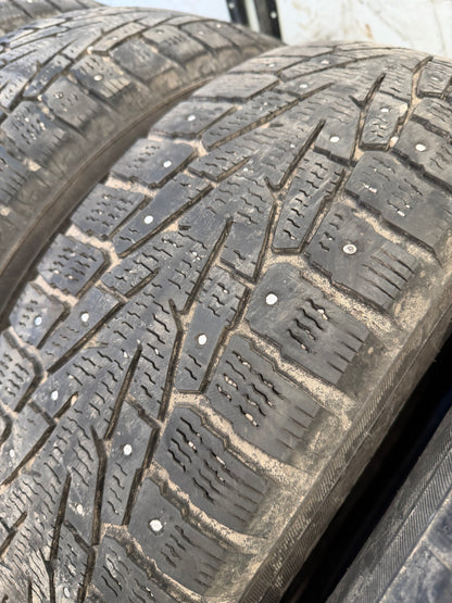 4 pneus d hiver 215/70r16 nokian