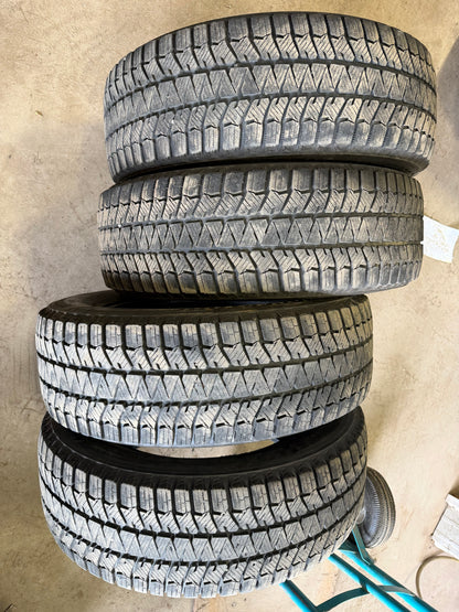 4 pneus d hiver 225/65r17 Bridgestone en bon état