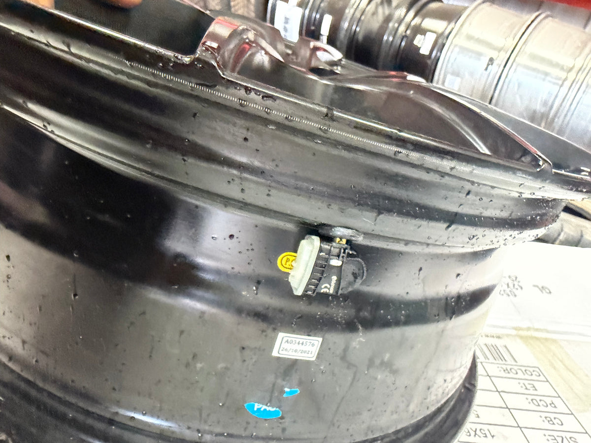 4 mags d origine kia 17 pouces 5x114.3 avec valves tpms