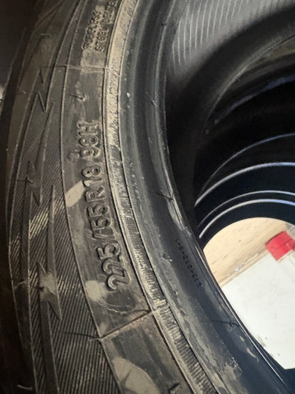4 pneus d hiver 225/55r18 toyo a l etat neuf