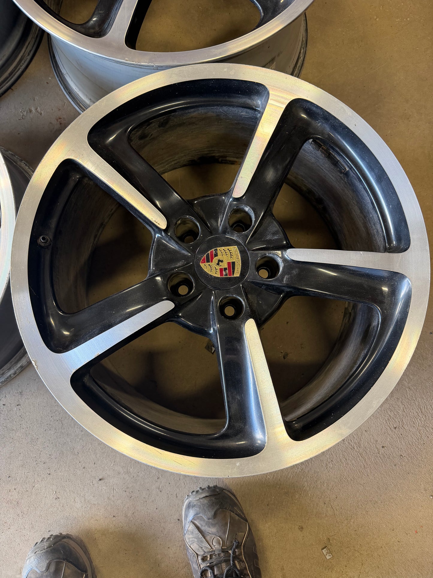 4 mags porsche 20 pouces 5x130 avec valves tpms