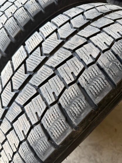 4 pneus d hiver 225/60r17 dunlop en bon état