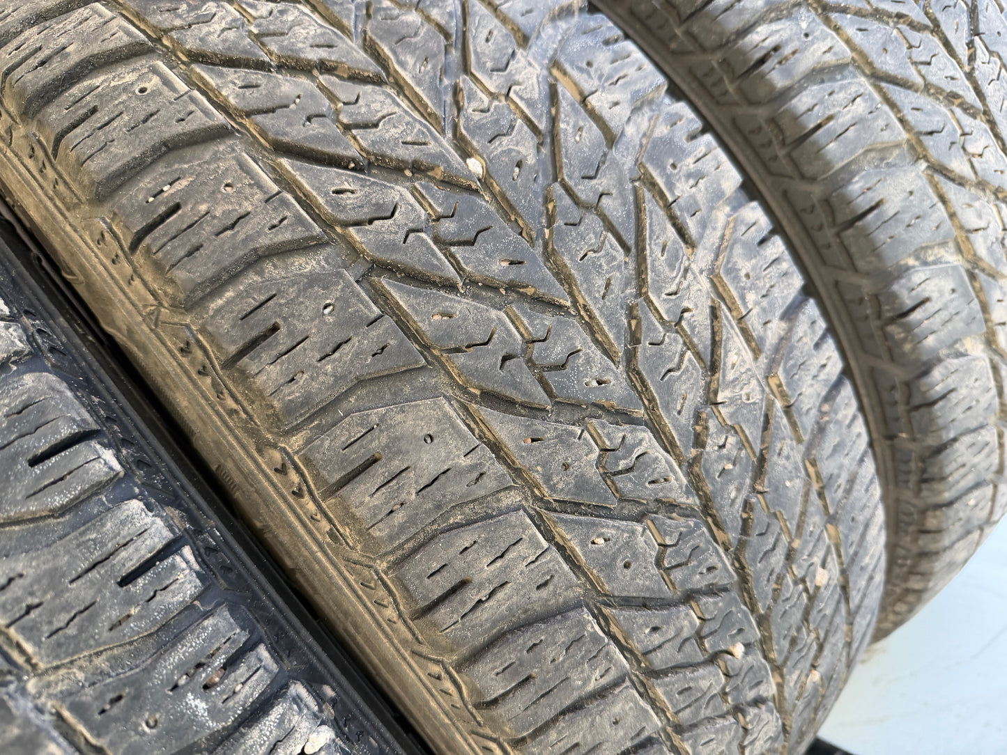4 pneus d hiver 205/55r16 good year