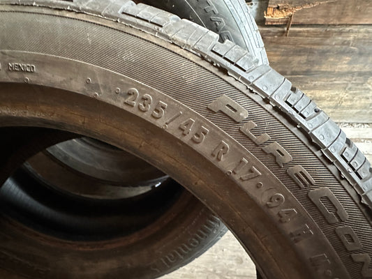 1 pneu d’été 235/45r17 continental en très bon état