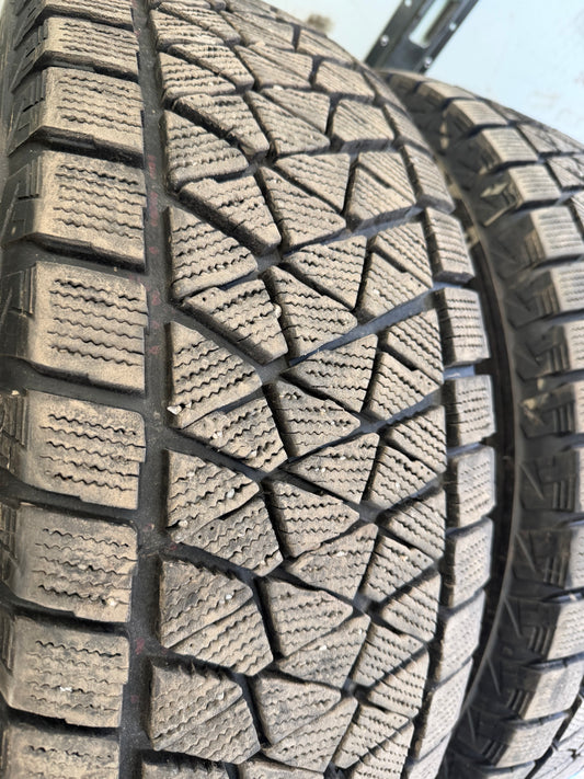 4 pneus d hiver 265/70r17 bridgestone en tres bon état