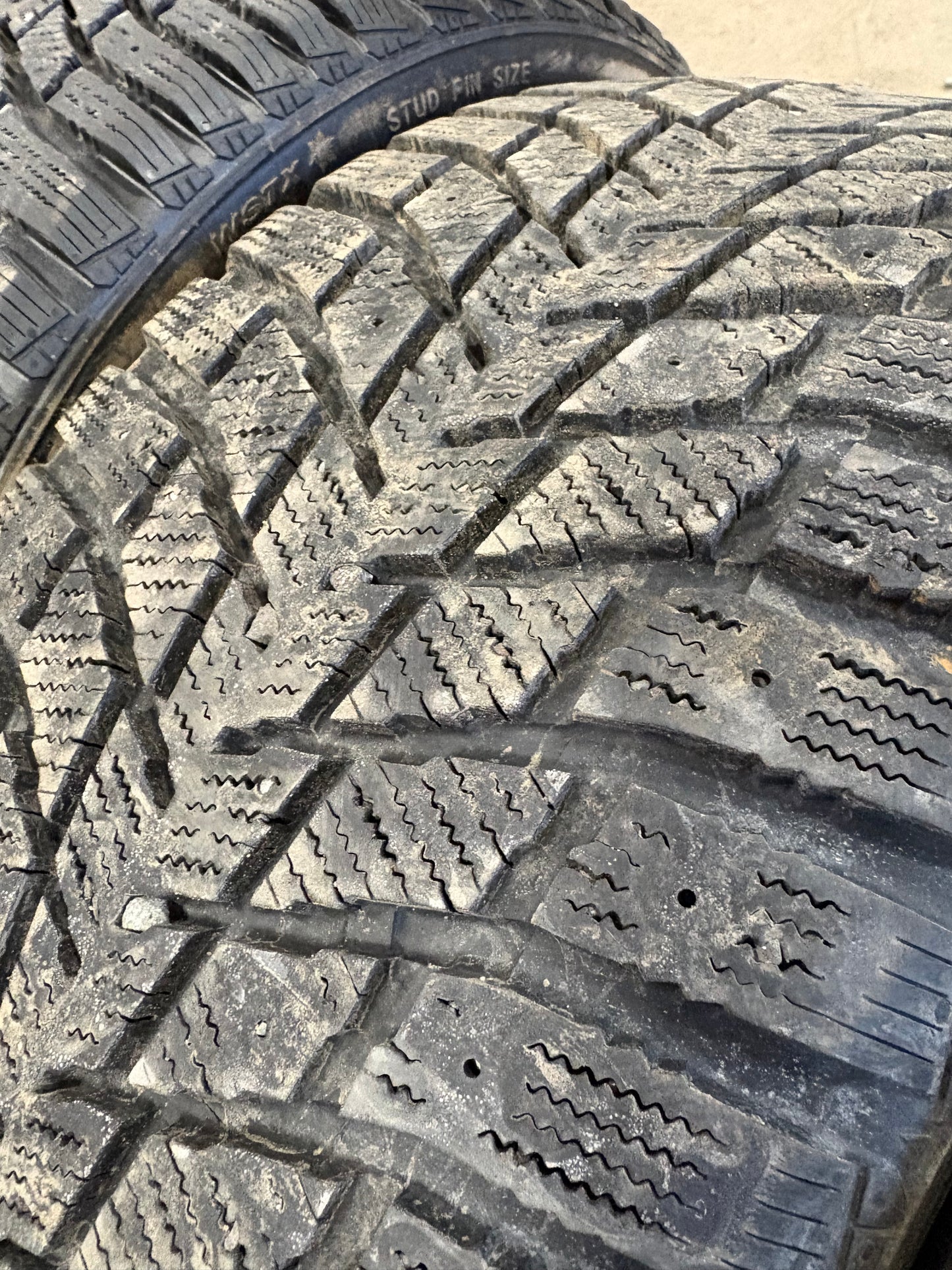 4 pneus d hiver 225/40r18 sailum a l etat neuf